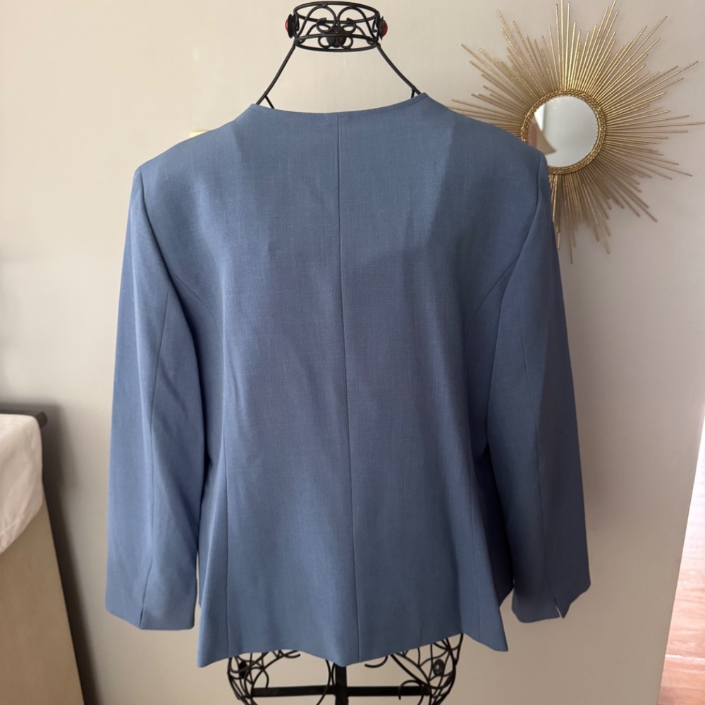Blue blazer - Picture 2 of 3